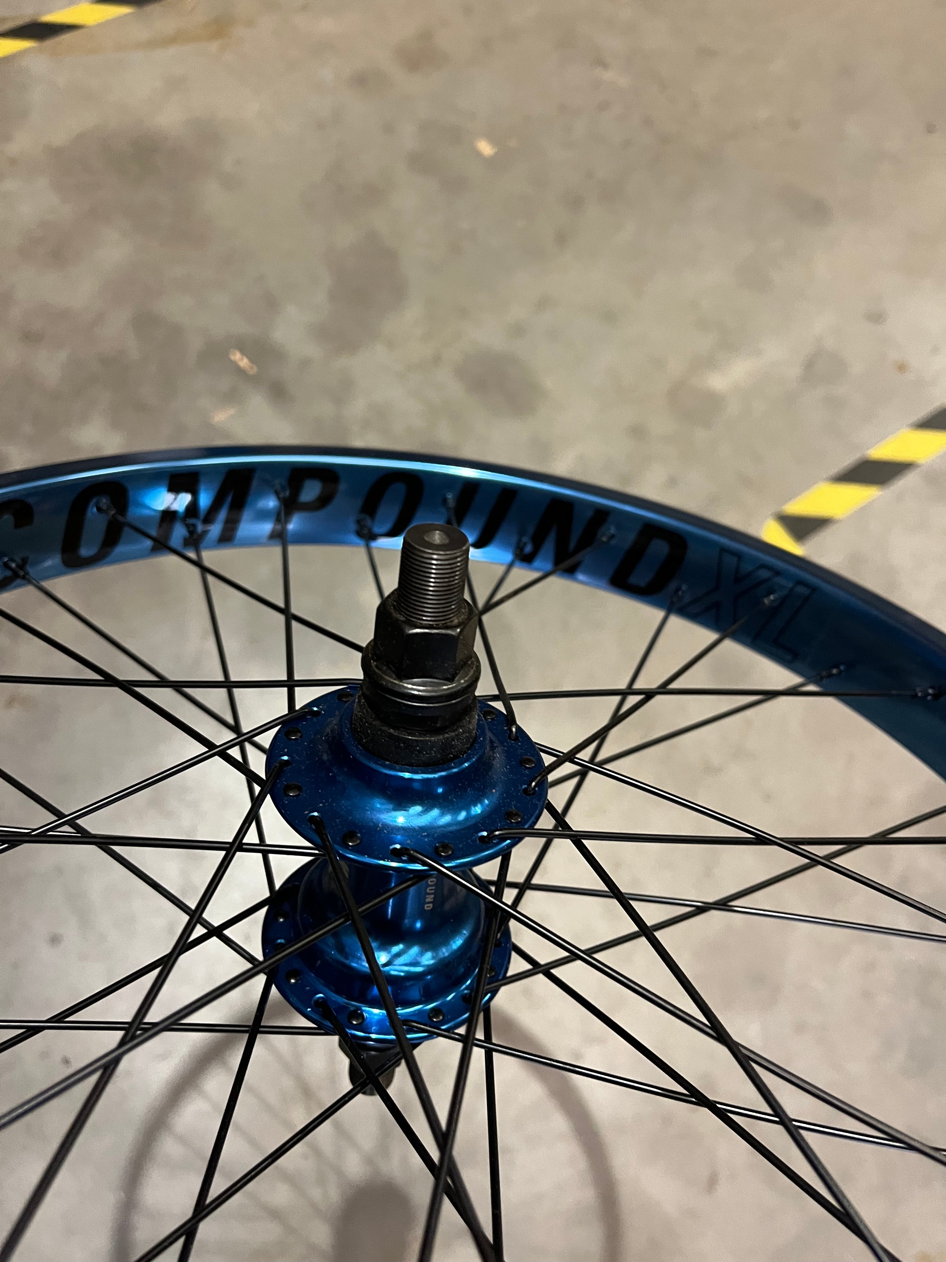 Blank Compound XL rear wheel
