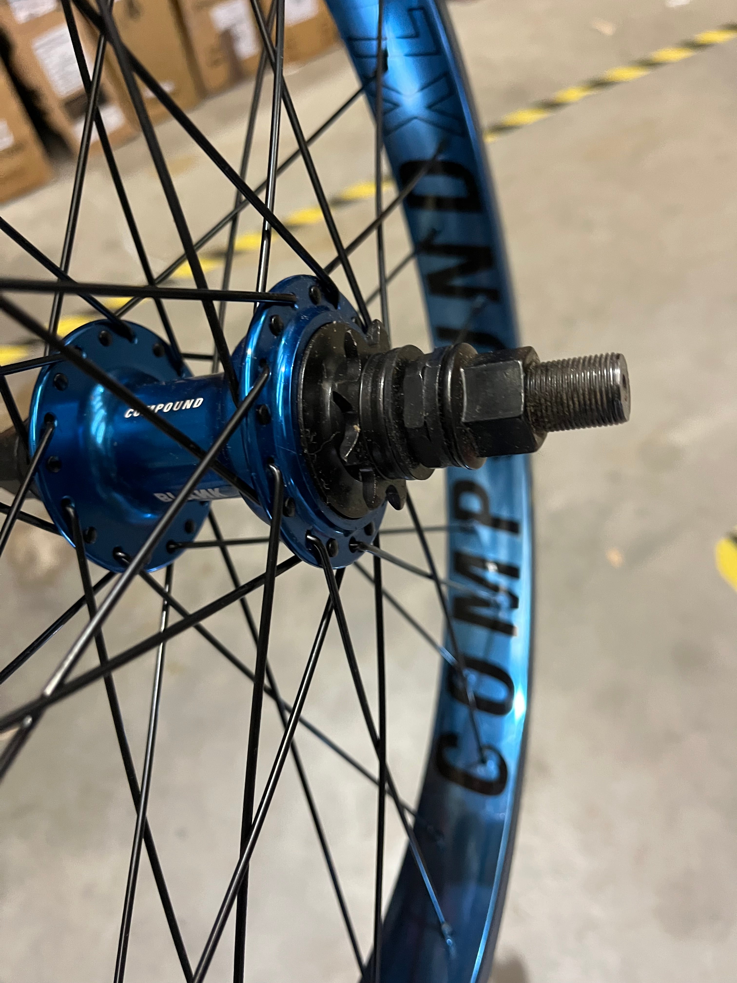 Blank Compound XL rear wheel